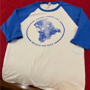 Unisex Adore Christ 2017 Behold His Face T-Shirt PreOwned 3/4 Sleeve Size Medium